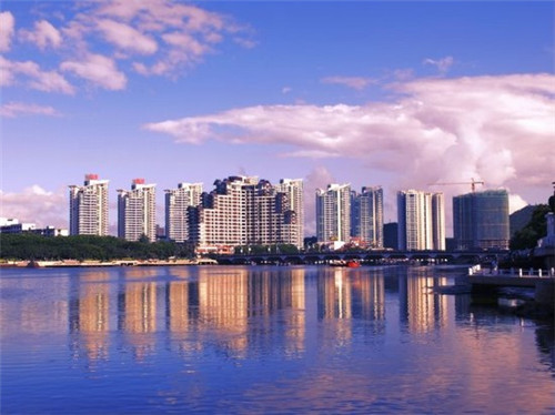 卢小七辣酱拌面